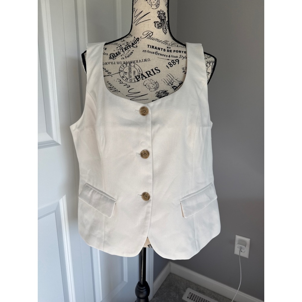 A New Day Cream White Button Front Tailored Vest Sleeveless Top Large NWT‎